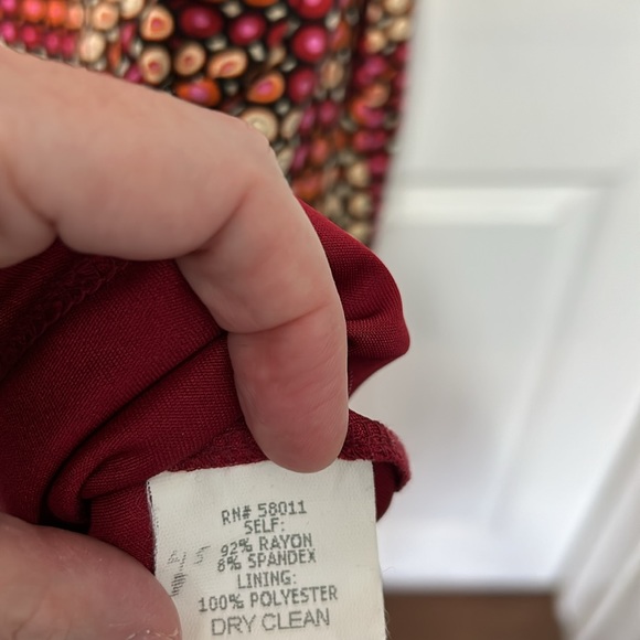 DAVID MEISTER red geometric print midi dress. Size 8 - Picture 12 of 13